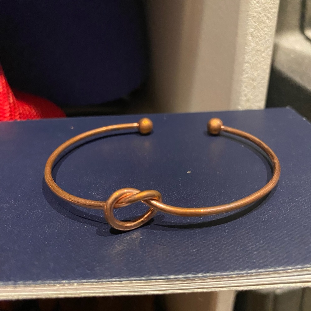 Twisted bracelet